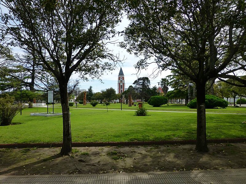 Archivo:Plaza Melin Alhué (Darregueira).jpg