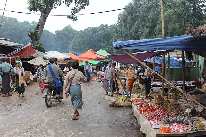 File:Shan Street Bazaar.JPG