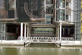 El puente rodante The Rolling Bridge, Londres.