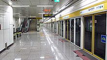 Gwangju-metro-116-Songjeong-park-station-platform-20190521-122916.jpg