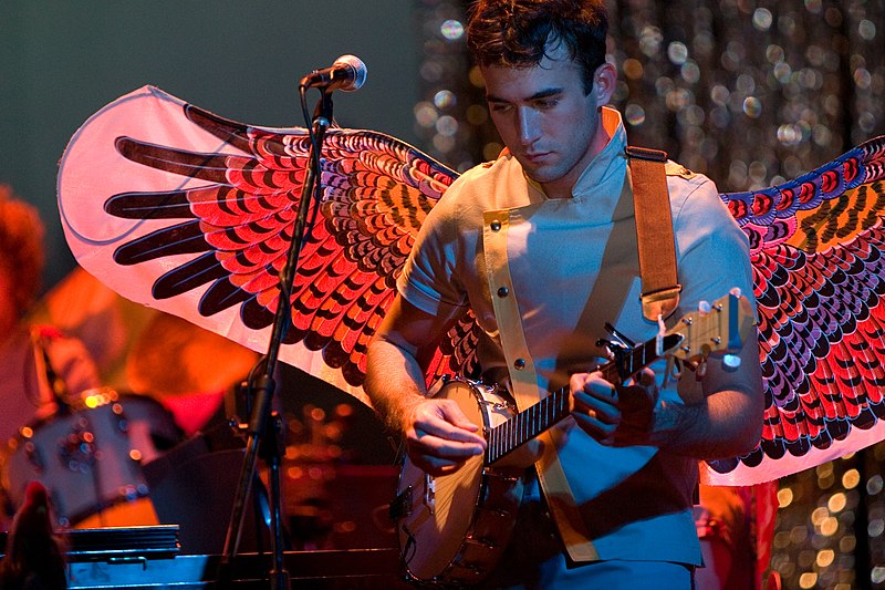 File:Sufjan Stevens playing banjo.jpg