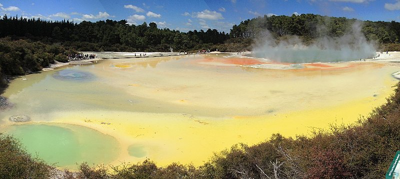 File:Wai-o-tapu panorama.jpg