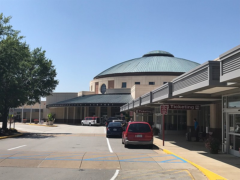 File:Chattanooga Airport entrance.jpg