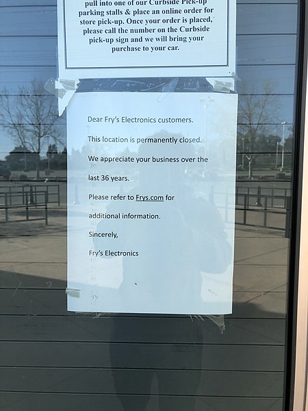 File:Fry's Closed Notice.jpg