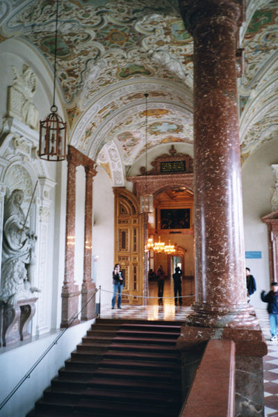 Файл:Kaiserstiege, Residenz München.jpg