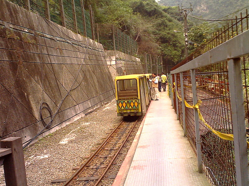 File:Little Trains in Wulai.jpg