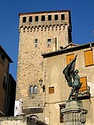 Plaza de Medina del Campo: Torreón de Lozoya y Monumento a Juan Bravo