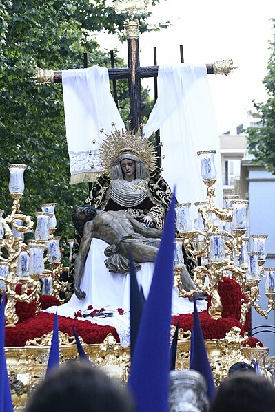 Archivo:SemanaSantaSevillaElBaratillo.jpeg