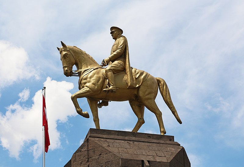 File:Statue of Atatürk, Kayseri.jpg