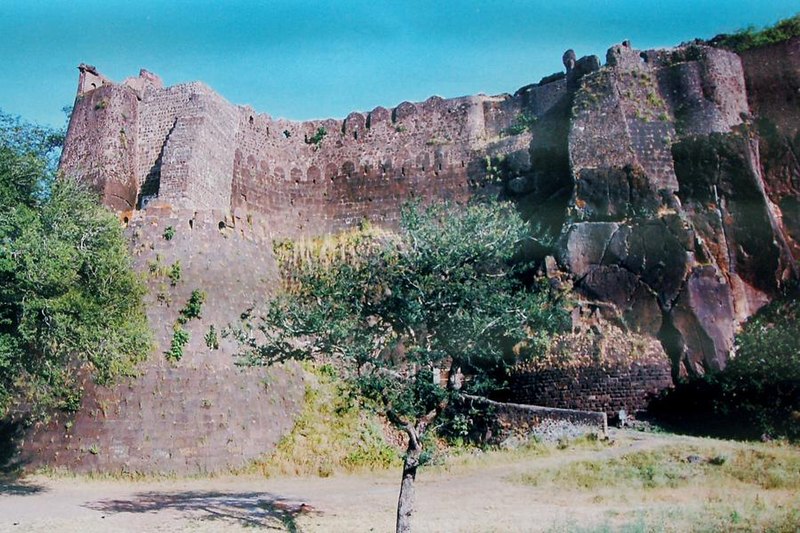 File:Asirgarh Fort1.jpg