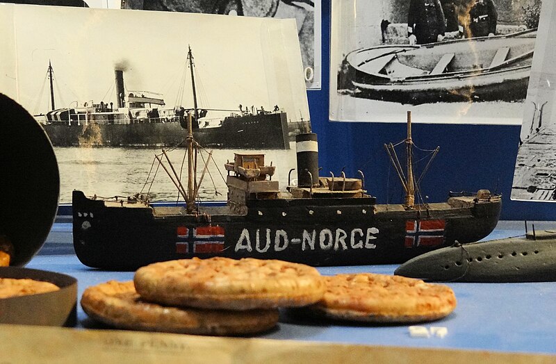 File:Aud-Smuggling-Boat-Model-Cork.JPG