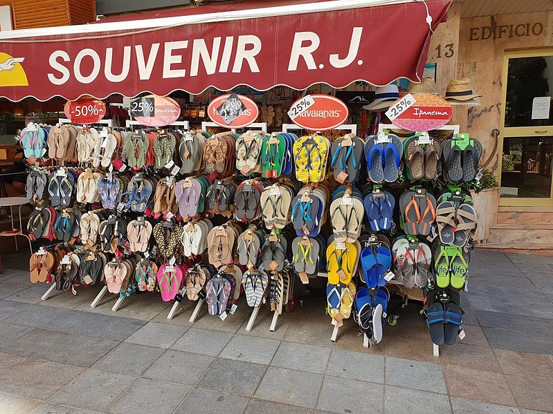 Archivo:Chancletas a la venta.jpg