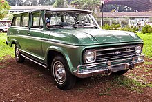 Front view, from the right, of a green 1971+ Chevrolet Veraneio