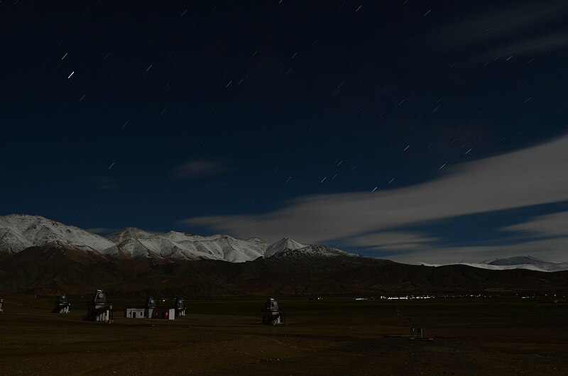 File:IAO-Hanle-high energy gamma-ray telescope-AtNight.jpg