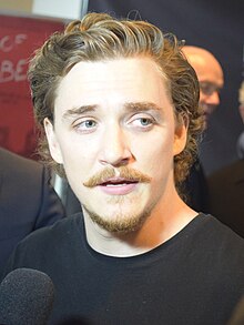 Kyle Gallner 2015.jpg