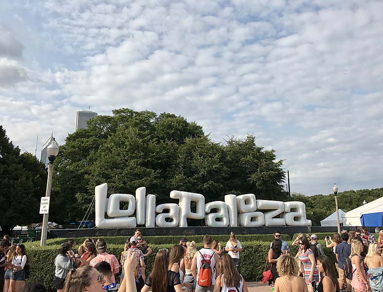 File:Lollapalooza Chicago.jpg