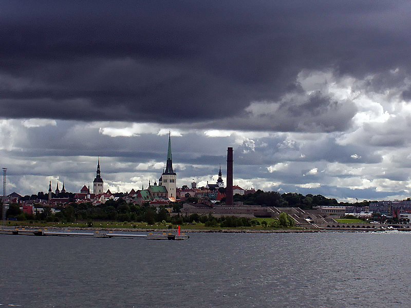 File:Tallinn-hafen.jpg