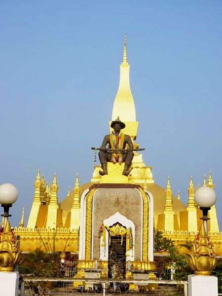 File:Vientiane-pha that luang.jpg