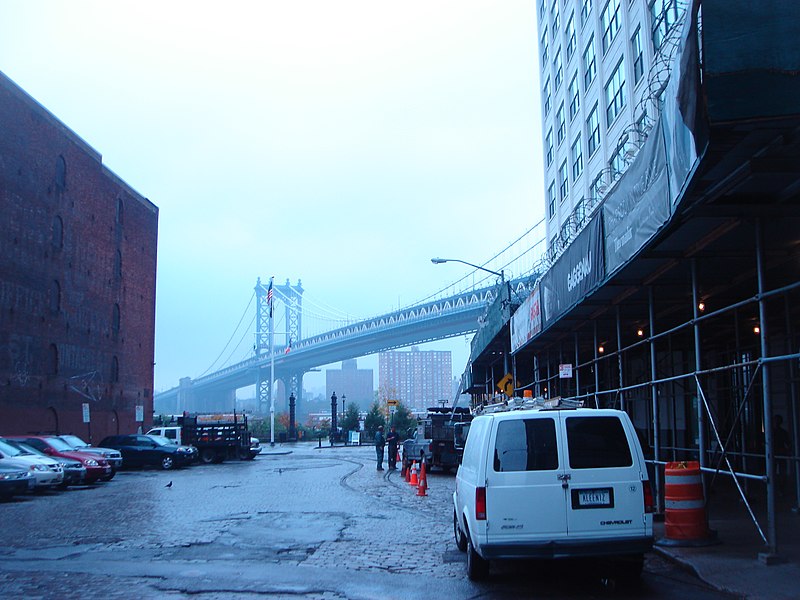 File:BrooklynBridgeFromABlockAway.jpg