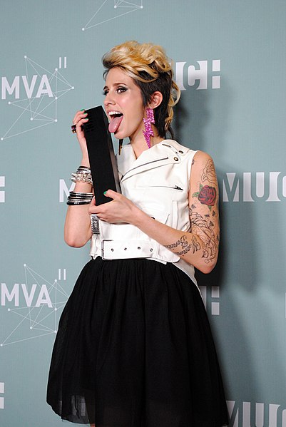 Файл:DEV at 2011 MMVA.jpg