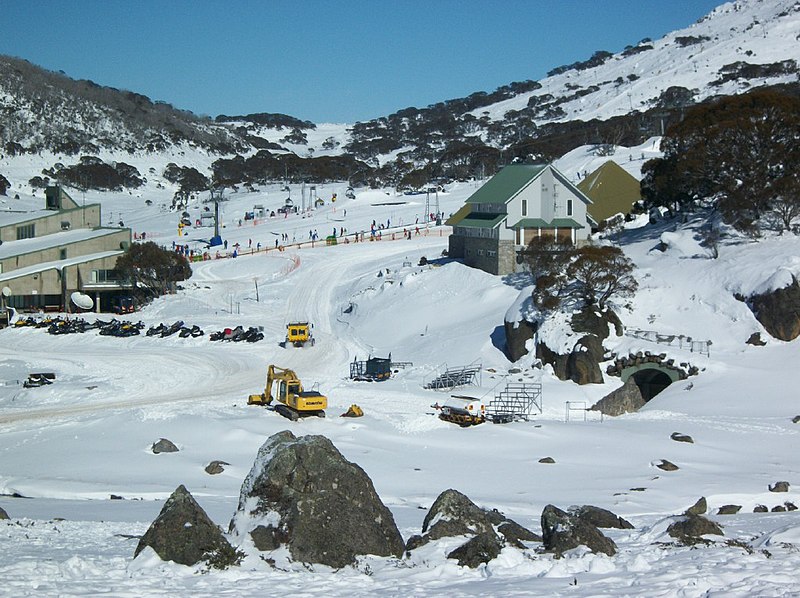 File:Perisher valley snow fields.jpg