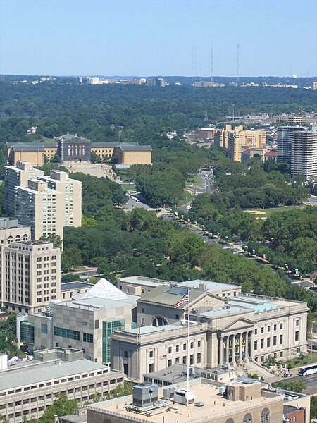 File:Philadelphia museum district.JPG