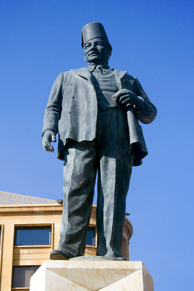 File:Riad al Solh statue.jpg