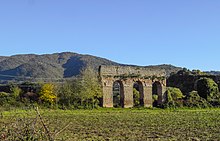 Tivoli Acquedotto Arci 0511-03.JPG