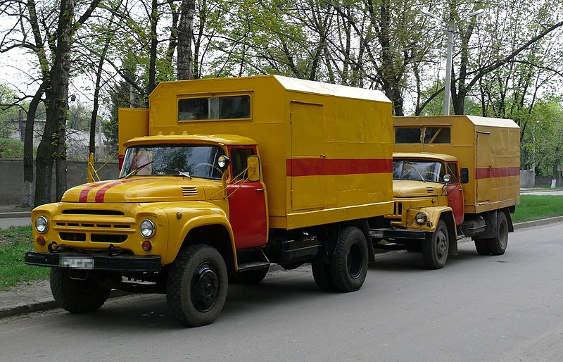 Файл:ZiL-130 & ZiL-131.jpg