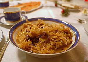 A plate of bigos