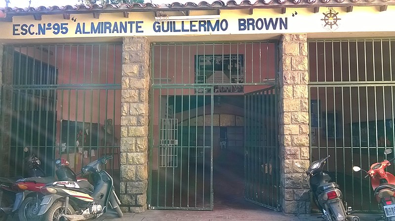 Archivo:Entrada a la escuela.jpg