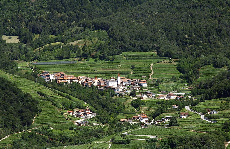 File:Faedo-view from west.jpg