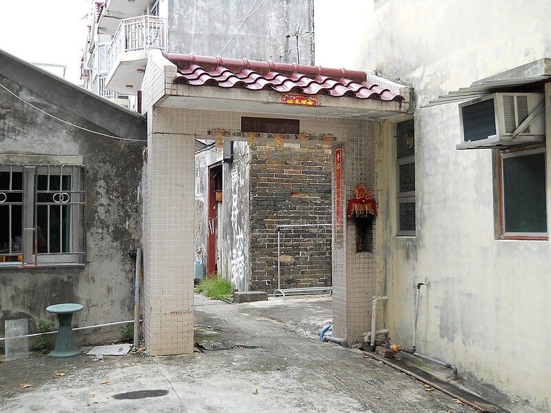 File:HK SheungShuiWai MunTauTsuen.JPG