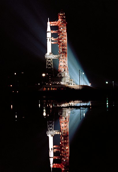 File:S73-32568skylab3saturnibnight.jpg