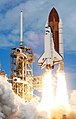 Image 17Rockets carrying the Space Shuttle Discovery into Earth orbit in 2007 (from History of rockets)