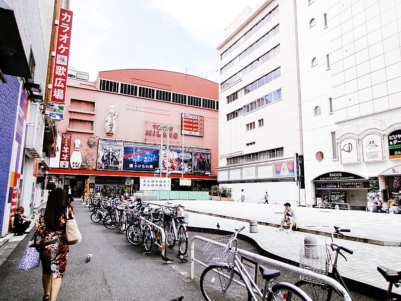 File:Tokyo Shinjuku Milano za.jpg