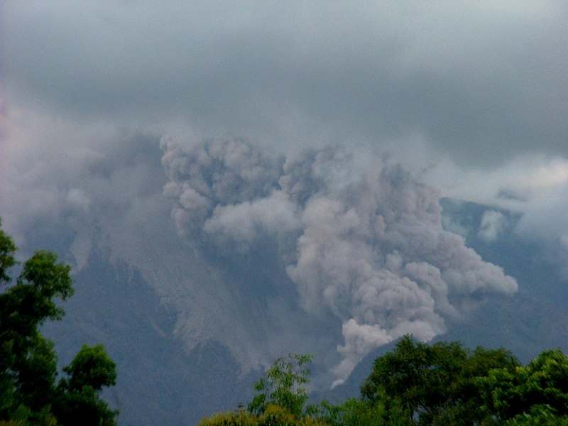 Archivo:Merapi pyroclastic flows.jpg