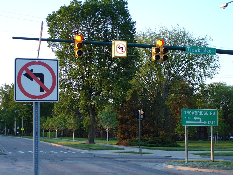 File:Michigan left lighted sign.jpg