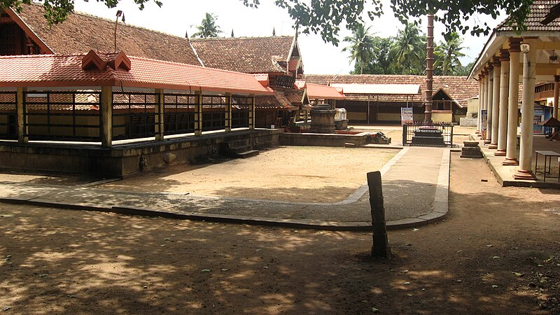 File:Mukhathala murari temple.JPG