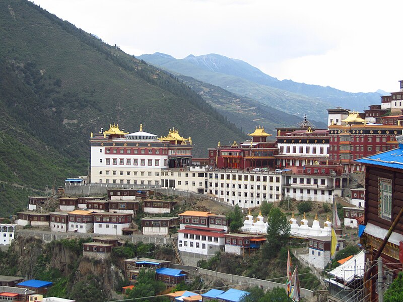 File:Palyul Monastery, lower area.jpg