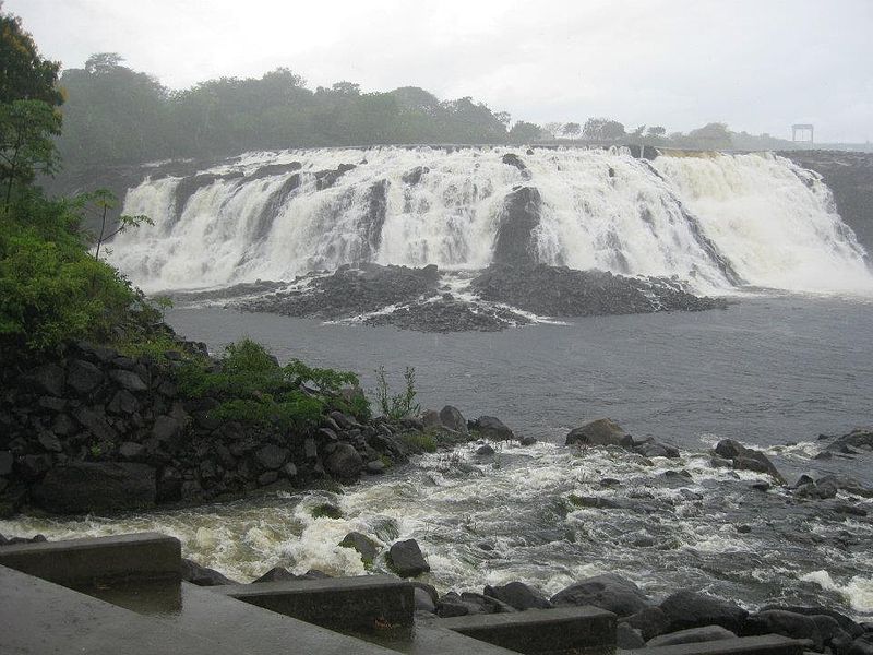 Archivo:Parque la llovizna Guayana.jpg