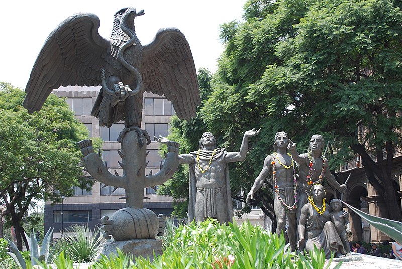 Archivo:SculptureEagleNopalZocalo02.JPG