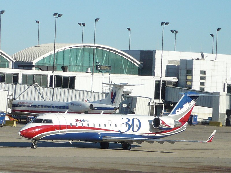 Файл:SkyWest.JPG