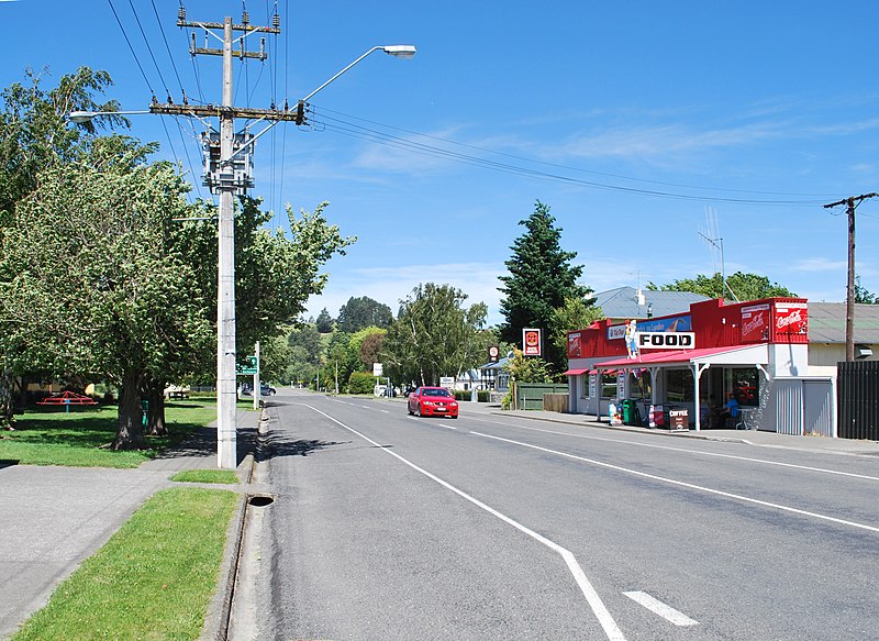 File:Waiau Lyndon Street.JPG