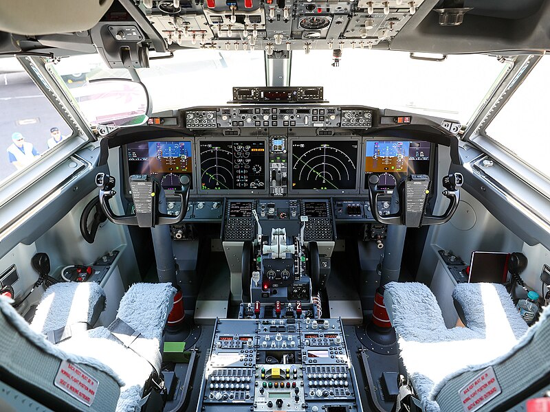 File:737 Max Cockpit.jpg