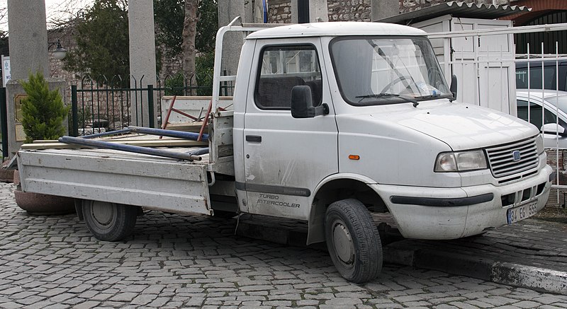 File:BMC Levend bonnet truck.jpg