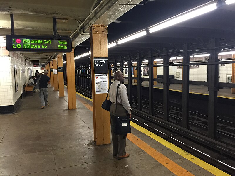 File:Beverley Road platform.JPG