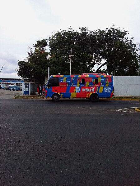 Archivo:Bus del PSUV.jpg