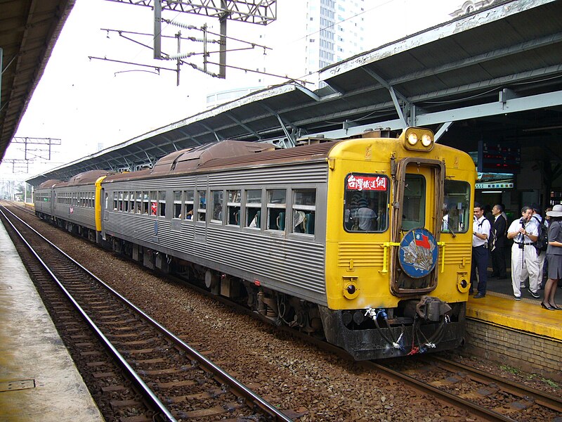 File:DR2705 at Taichung.JPG