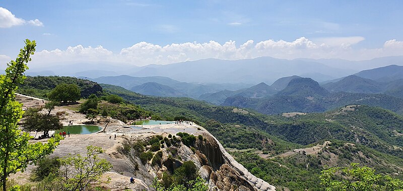 Archivo:Hierve el Agua.jpg